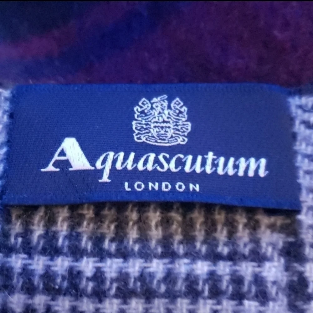 Aquascutum London unisex patterned scarf - Picture 3 of 3